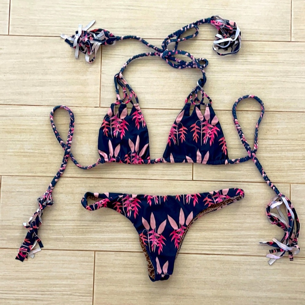 Dark blue with hot pink flower pattern Acacia